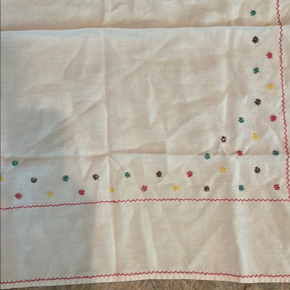 Tablecloth Vintage Embroidered Small White Tablecloth with Colorful Accents
